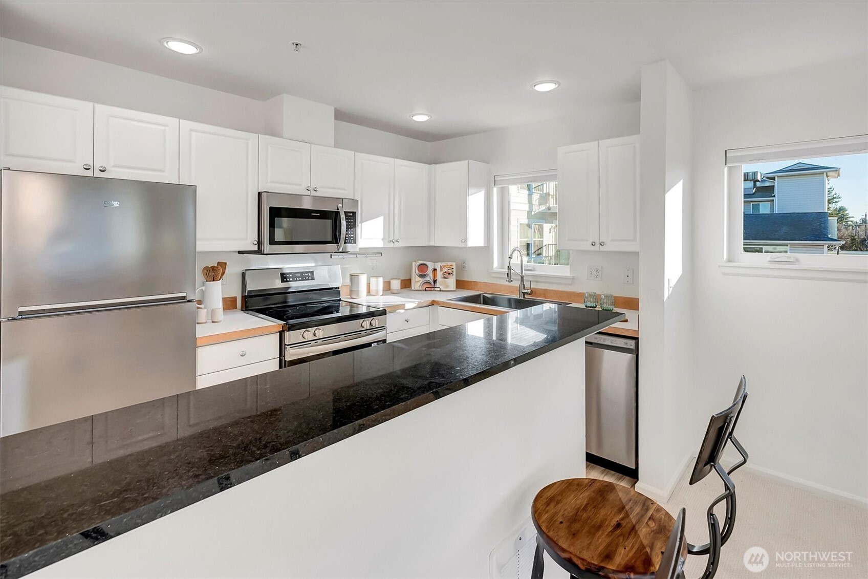 2101 North 55th Street, Unit 201 Seattle, WA 98103 - Photo 14 of 31