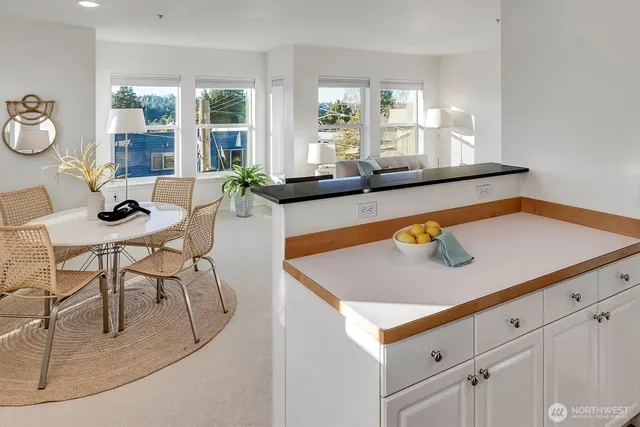 $524,950 | 2101 North 55th Street, Unit 201, Seattle, WA 98103
