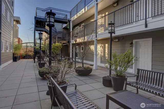 $524,950 | 2101 North 55th Street, Unit 201, Seattle, WA 98103