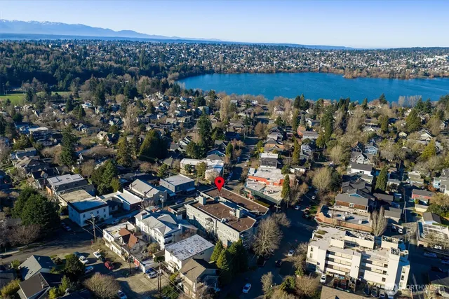 $524,950 | 2101 North 55th Street, Unit 201, Seattle, WA 98103
