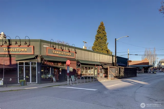 $524,950 | 2101 North 55th Street, Unit 201, Seattle, WA 98103