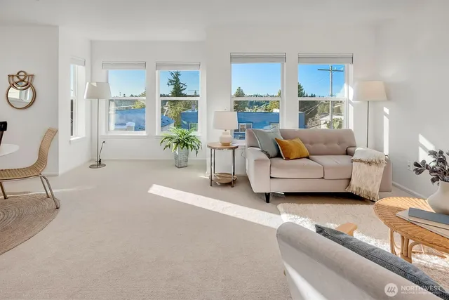 $524,950 | 2101 North 55th Street, Unit 201, Seattle, WA 98103