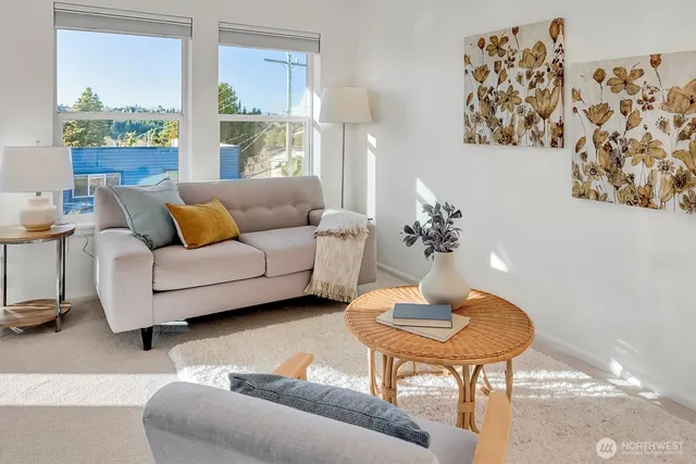 $524,950 | 2101 North 55th Street, Unit 201, Seattle, WA 98103