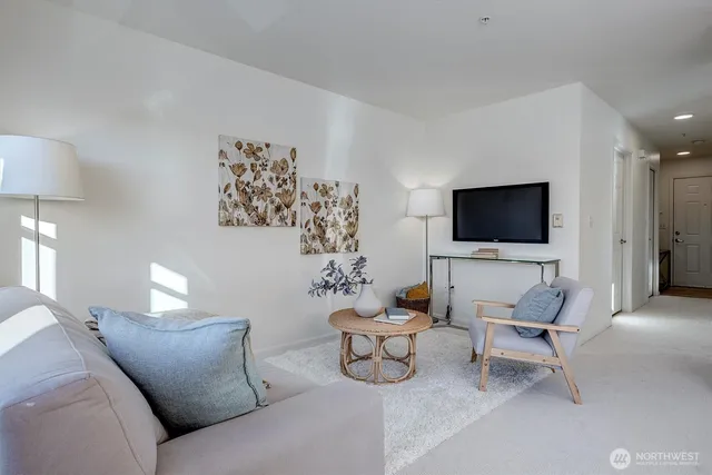 $524,950 | 2101 North 55th Street, Unit 201, Seattle, WA 98103