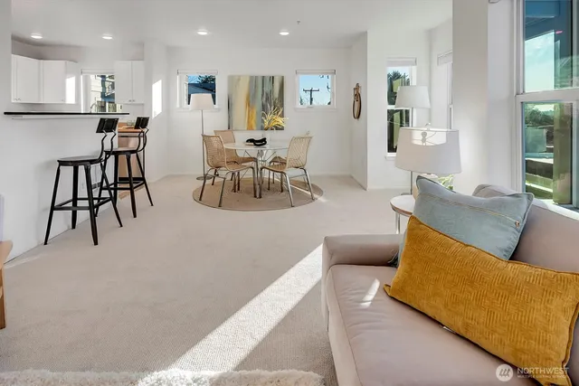 $524,950 | 2101 North 55th Street, Unit 201, Seattle, WA 98103