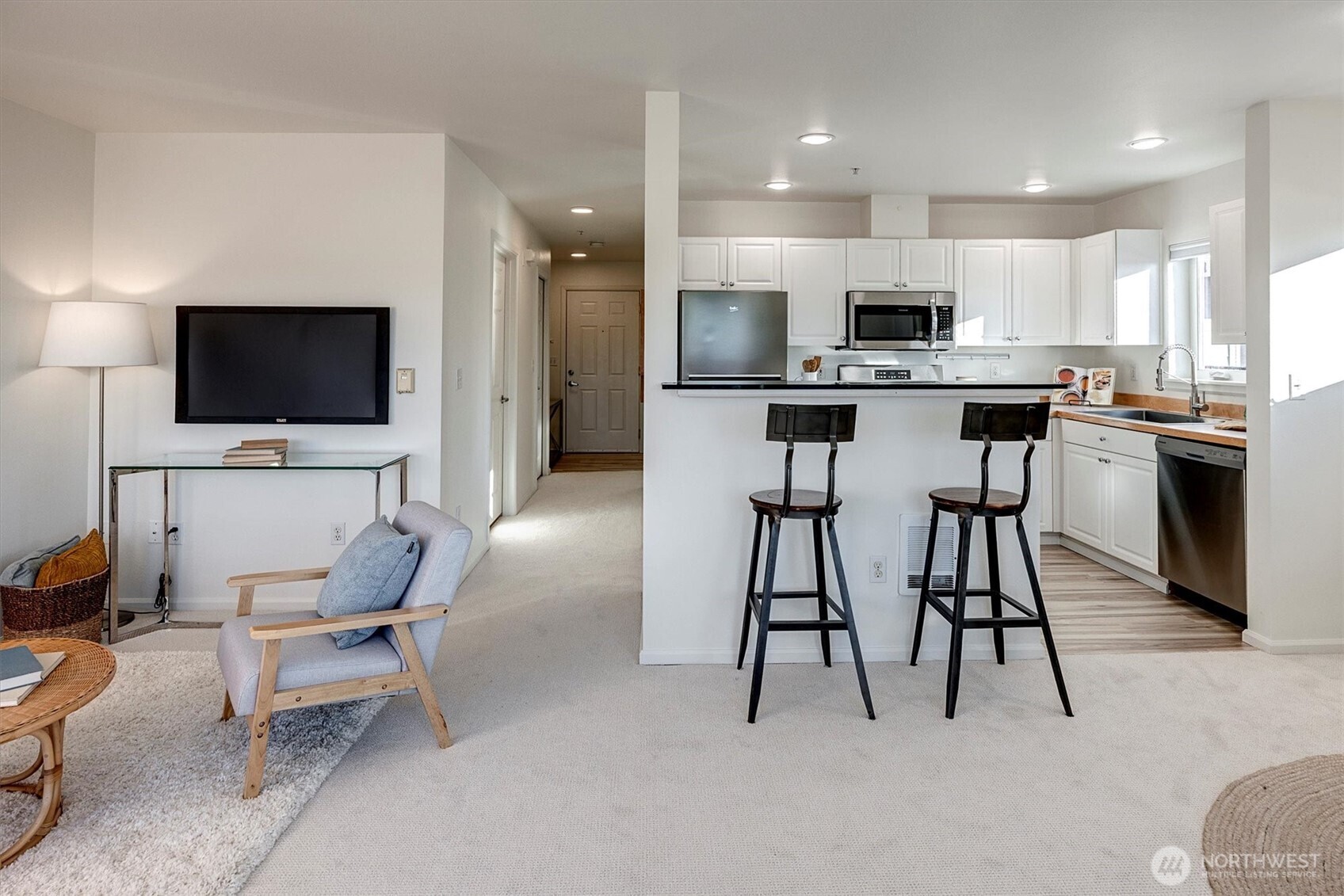 2101 North 55th Street, Unit 201 Seattle, WA 98103 - Photo 8 of 31