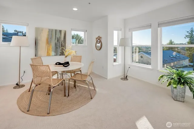 $524,950 | 2101 North 55th Street, Unit 201, Seattle, WA 98103