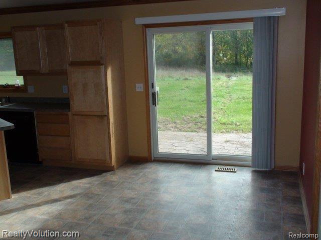 2463 Clark Road Lapeer, MI 48446 - Photo 7 of 18 DSC00404
