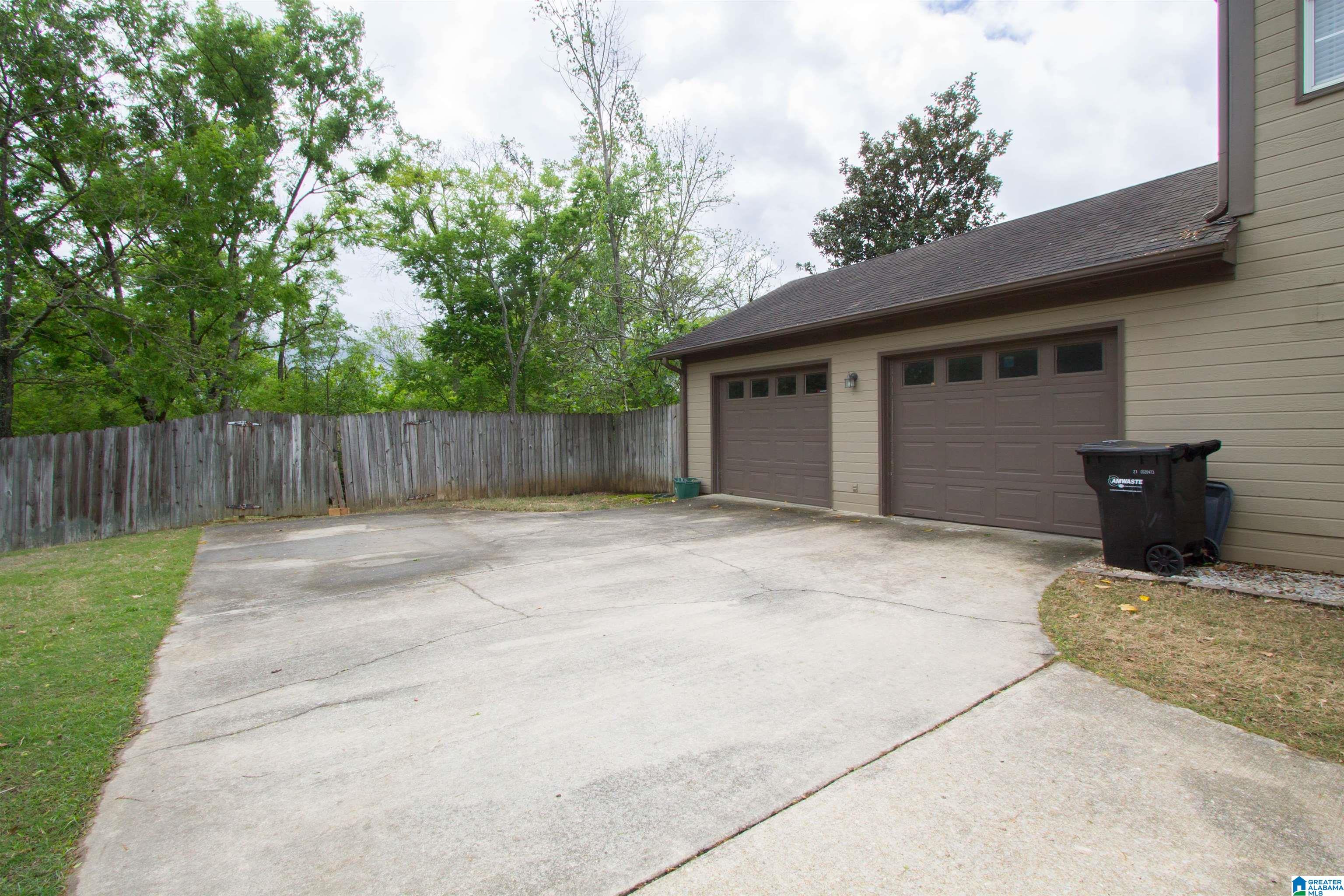 122 Meadowview Circle Pelham, AL 35124 - Photo 2 of 48