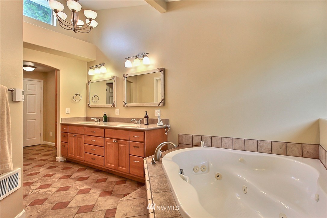 4407 Sunset Beach Road West University Place, WA 98466 - Photo 16 of 23