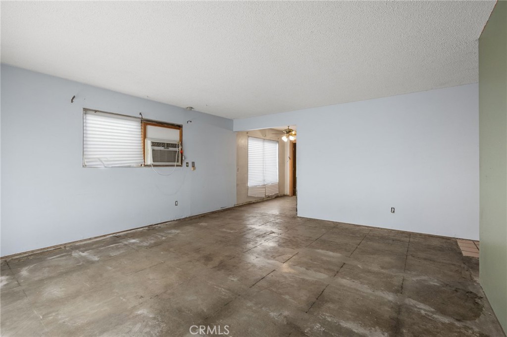3306 Debbie Lane Riverside, CA 92501 - Photo 4 of 28