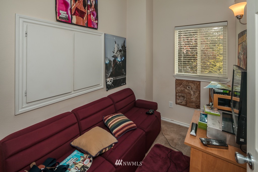 3359 Clearbrook Road Sumas, WA 98295 - Photo 18 of 25 a living room with furniture and a window
