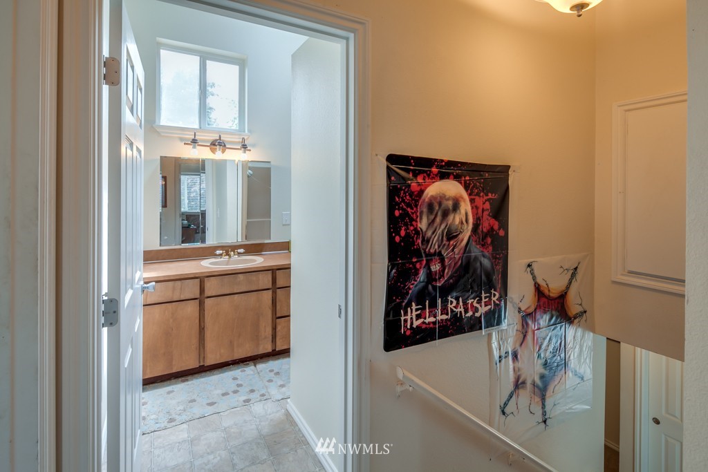 3359 Clearbrook Road Sumas, WA 98295 - Photo 21 of 25 a view of a hallway with workspace