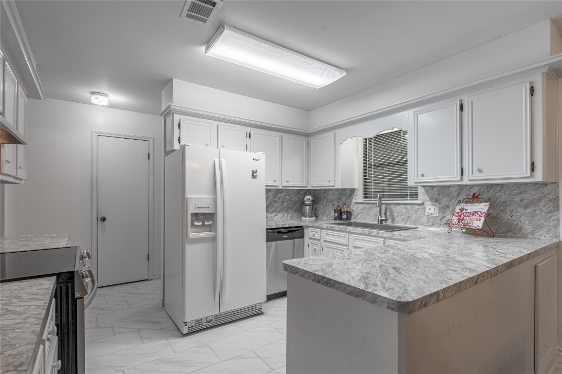 1 Cottonwood Trinity, TX 75862 - Photo 8 of 29 a kitchen with refrigerator and cabinets