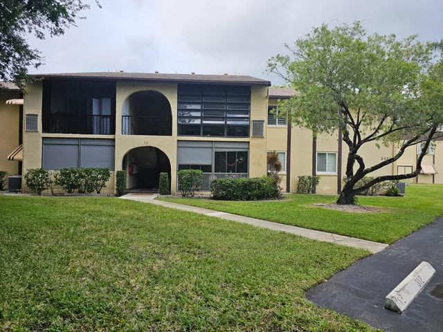 $199,999 | 312 Pine Ridge Circle, Unit A2, Greenacres, FL 33463