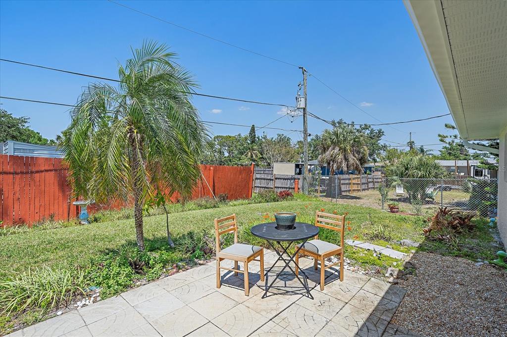 880 Horizon Road Venice, FL 34293 - Photo 35 of 39 Sun patio!!