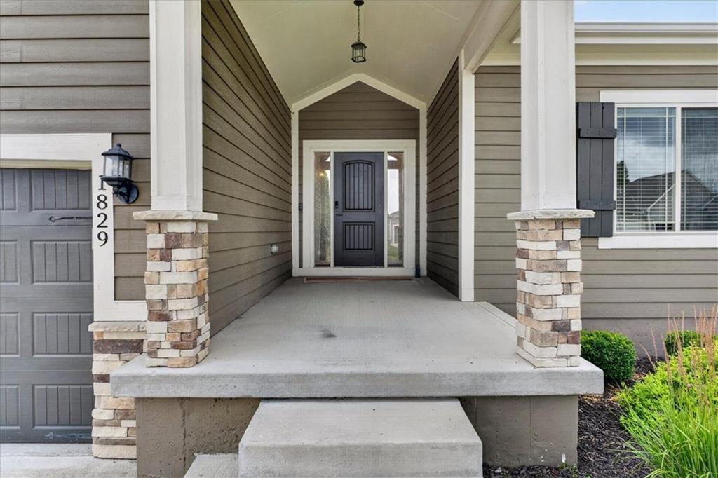 1829 Northeast Riley Drive Lee's Summit, MO 64086 - Photo 2 of 40