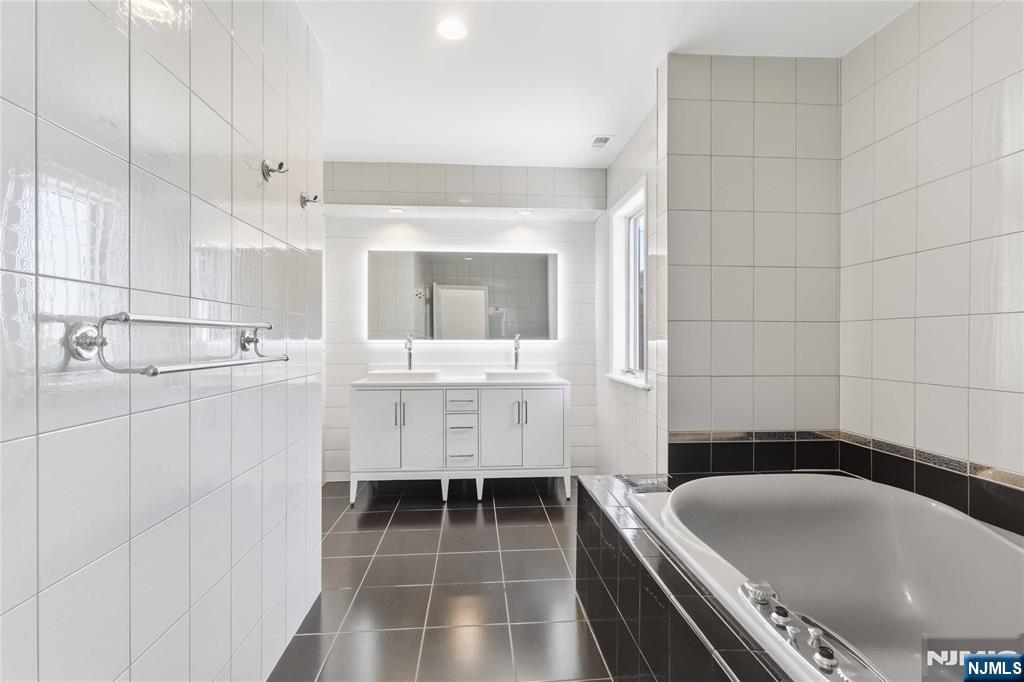 131 Haase Avenue Paramus, NJ 07652 - Photo 33 of 50