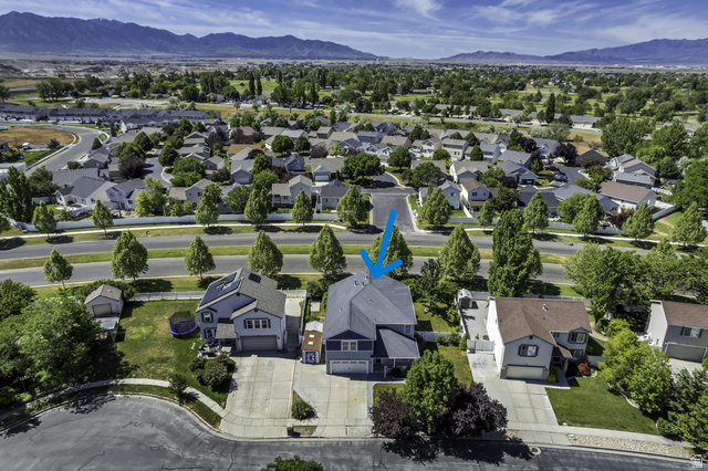 546 Wheatridge Road Tooele, UT 84074 - Photo 45 of 49 Two-story residence in a cul-de-sac (blue arrow)