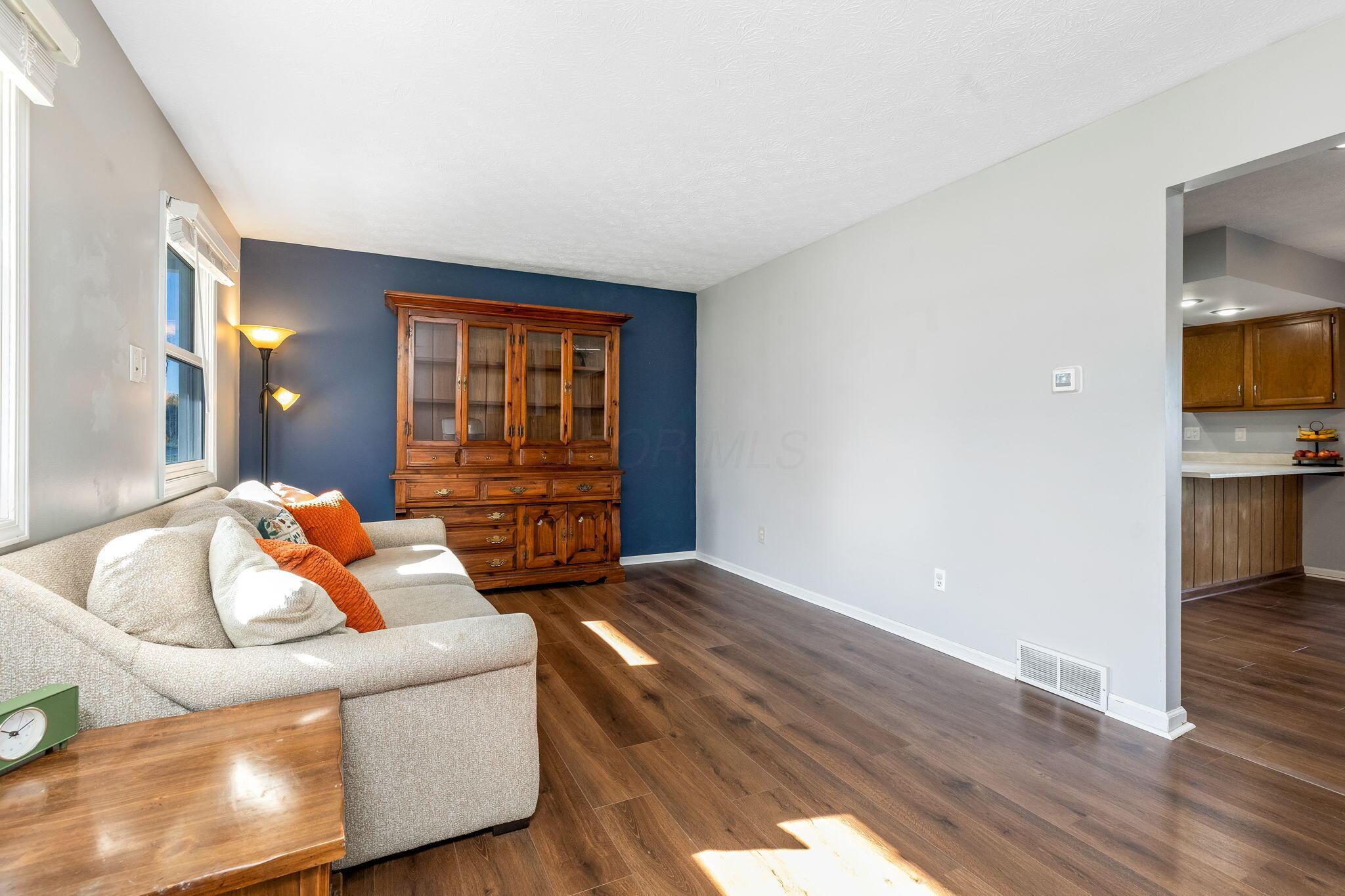 728 Cheshire Road Sunbury, OH 43074 - Photo 24 of 54 living room