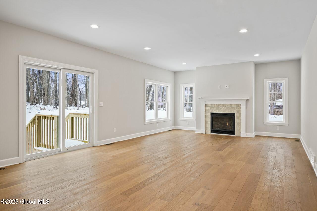 159 Anthony Road Halfmoon, NY 12065 - Photo 23 of 48 Living Room