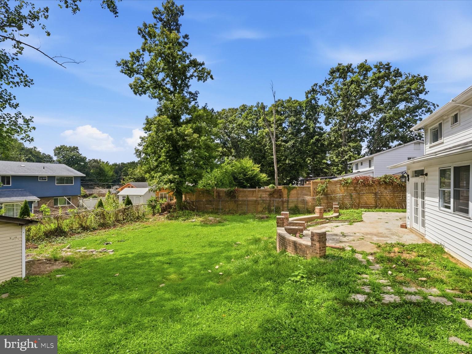 6818 Rolling Road Springfield, VA 22152 - Photo 21 of 31 Large rear yard