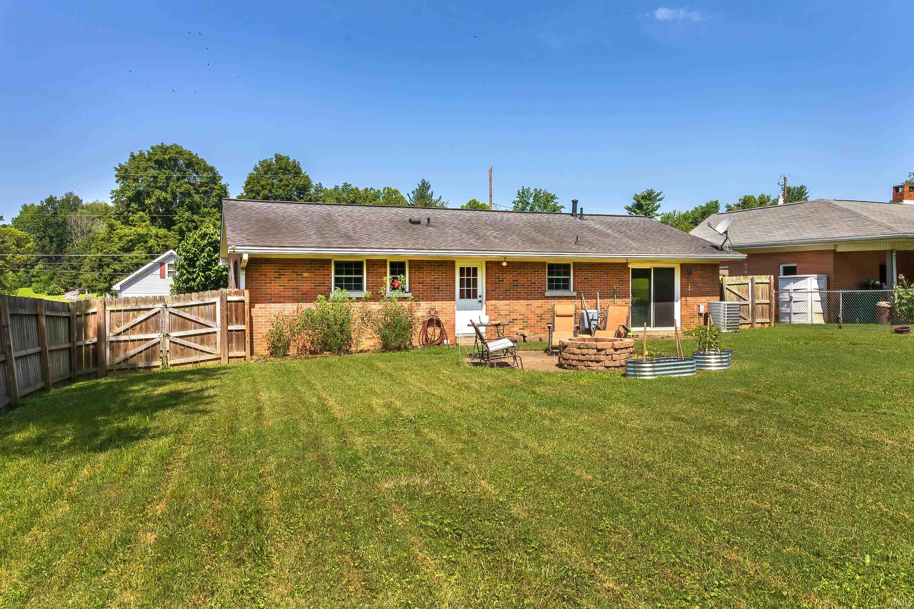1315 Tupman Road Evansville, IN 47720 - Photo 2 of 33