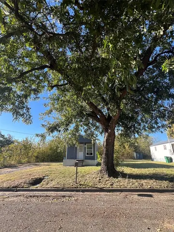 $79,500 | 414 Cowan Street, Bowie, TX 76230