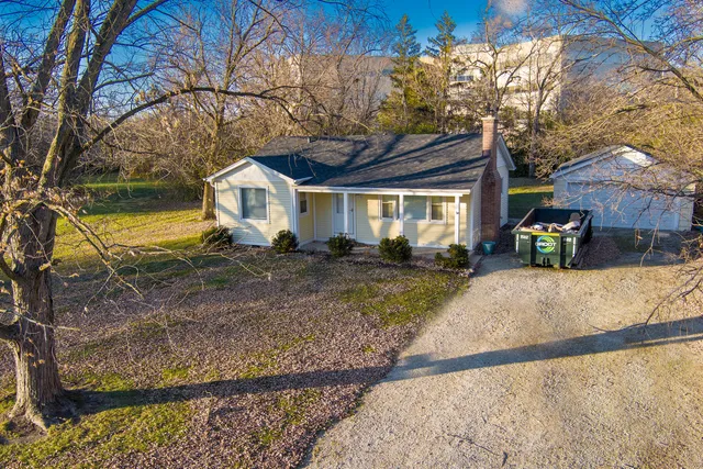 $3,300 | 1392 West 52nd Place, La Grange, IL 60525