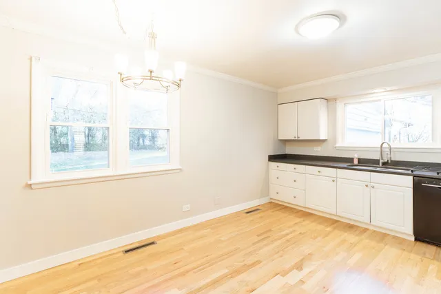 $3,300 | 1392 West 52nd Place, La Grange, IL 60525