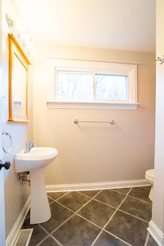 $3,300 | 1392 West 52nd Place, La Grange, IL 60525