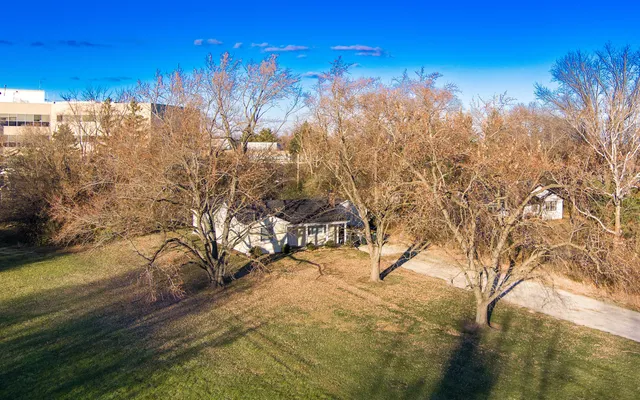 $3,300 | 1392 West 52nd Place, La Grange, IL 60525