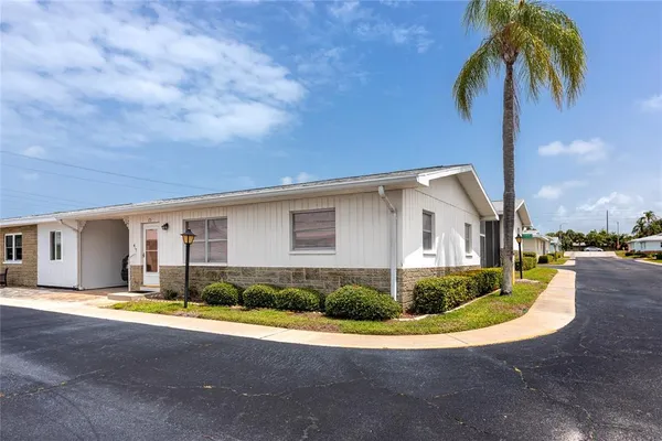 $145,000 | 12400 Park Boulevard North, Unit 417, Seminole, FL 33772