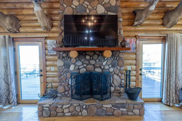 $1,090,000 | 6108 State Z Highway, Pattonsburg, MO 64670