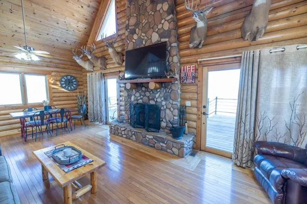 $1,090,000 | 6108 State Z Highway, Pattonsburg, MO 64670