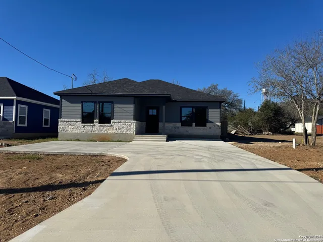 $2,000 | 19503 South Somerset Street, Lytle, TX 78052