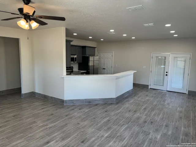 $2,000 | 19503 South Somerset Street, Lytle, TX 78052