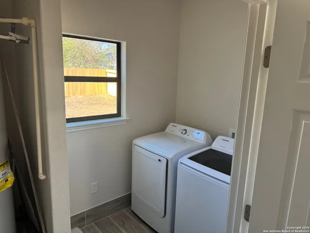 $2,000 | 19503 South Somerset Street, Lytle, TX 78052