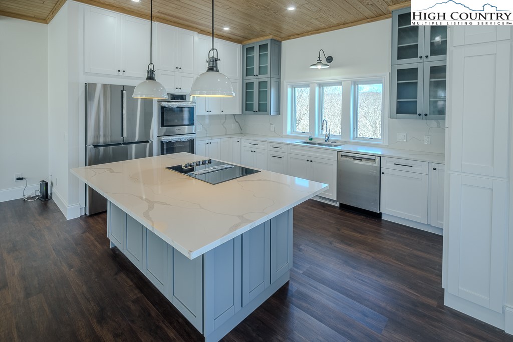 330 North Pinnacle Ridge Road Beech Mountain, NC 28604 - Photo 11 of 38 a kitchen with stainless steel appliances a sink and a refrigerator