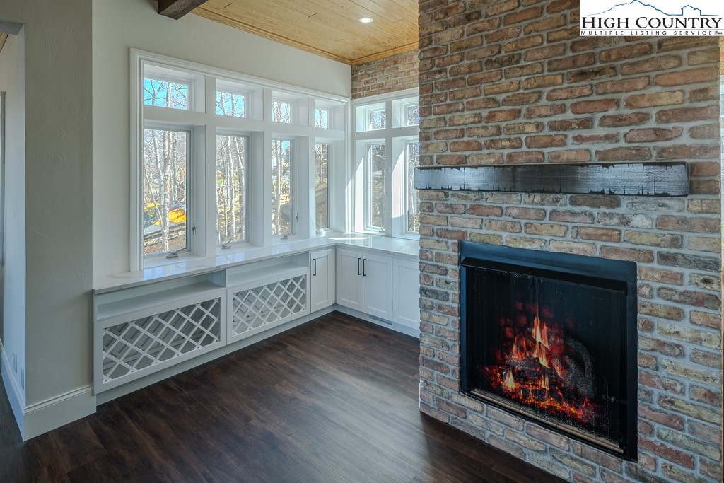 330 North Pinnacle Ridge Road Beech Mountain, NC 28604 - Photo 19 of 38 a living room with furniture and a fireplace