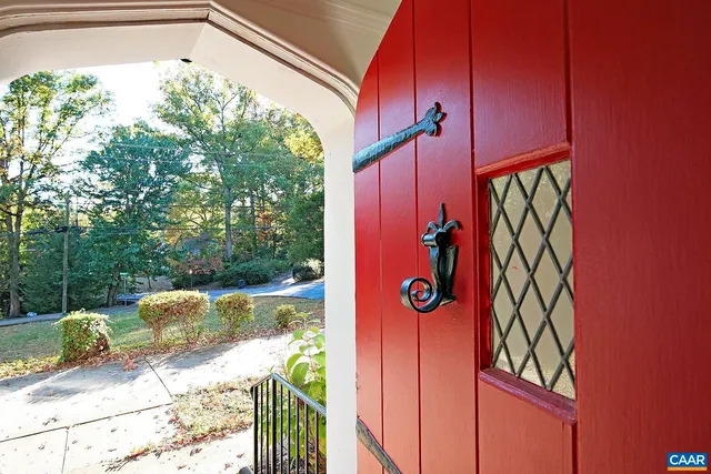 $2,375 | 201 Cleveland Avenue, Charlottesville, VA 22903