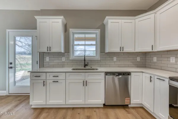 $424,900 | 207 Monroe Drive, Bristol, TN 37620