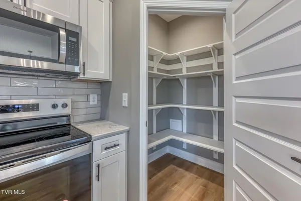 $424,900 | 207 Monroe Drive, Bristol, TN 37620
