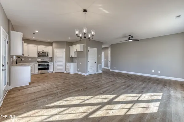 $424,900 | 207 Monroe Drive, Bristol, TN 37620