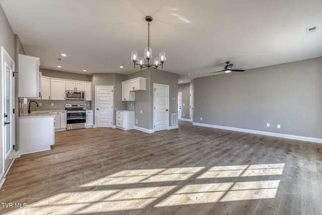 $449,900 | 207 Monroe Drive, Bristol, TN 37620