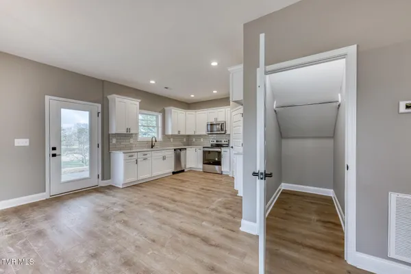 $424,900 | 207 Monroe Drive, Bristol, TN 37620