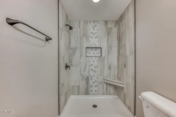 $424,900 | 207 Monroe Drive, Bristol, TN 37620