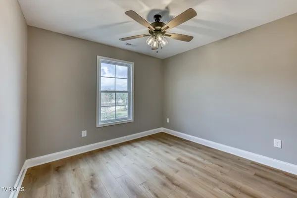 $424,900 | 207 Monroe Drive, Bristol, TN 37620