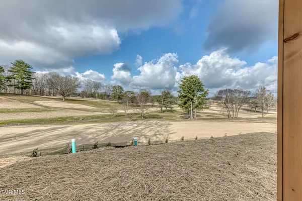 $424,900 | 207 Monroe Drive, Bristol, TN 37620