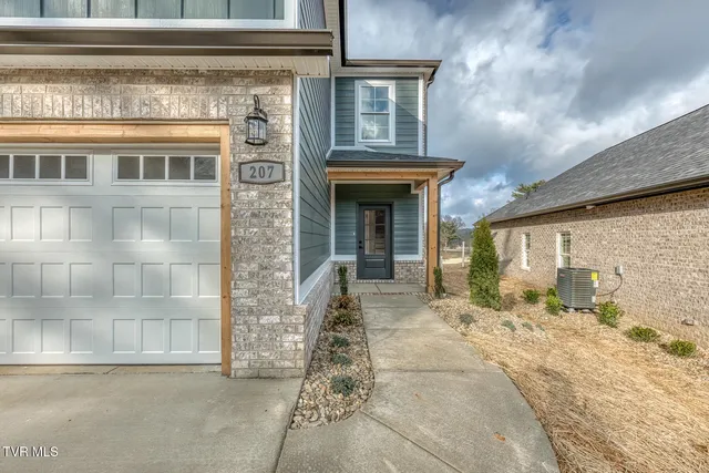 $449,900 | 207 Monroe Drive, Bristol, TN 37620